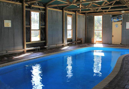 Lovedale Cottages pool